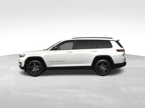 New 2025 Jeep Grand Cherokee L Altitude image 3
