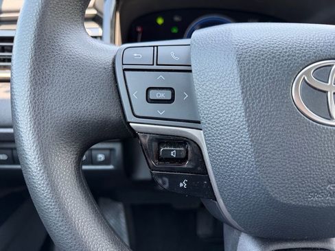 Used 2025 Toyota Camry LE image 20