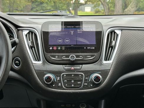 Used 2019 Chevrolet Malibu LT image 16