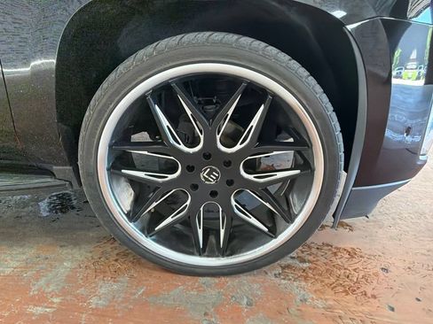Used 2020 Cadillac Escalade ESV Luxury AWD/4WD image 10