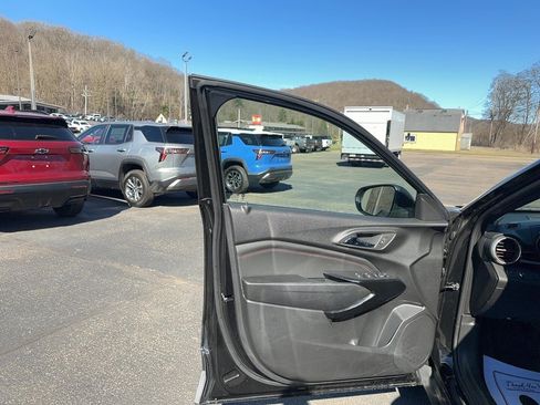 Used 2024 Chevrolet Trax RS w/ Sunroof Package FWD image 14