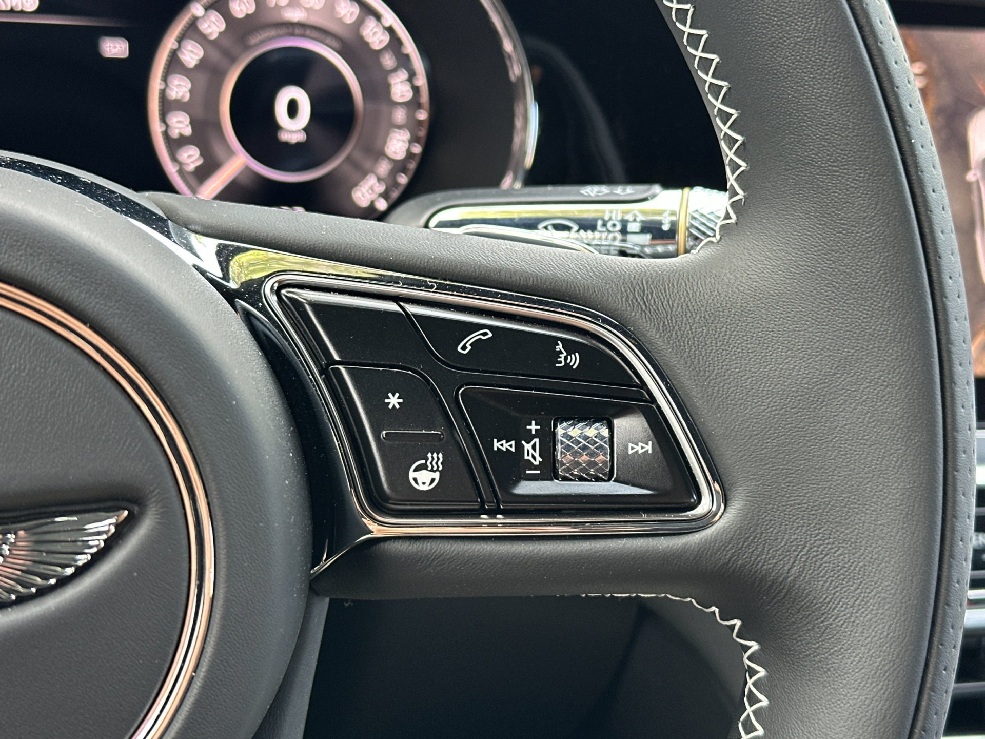 Used 2025 Bentley Flying Spur Plug-In Hybrid AWD/4WD image 28