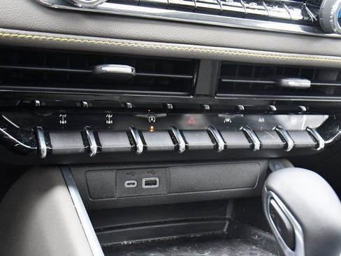 Used 2025 Chevrolet Colorado ZR2 image 32