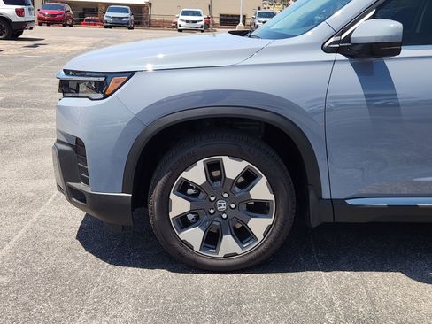 New 2026 Honda Pilot Touring image 9