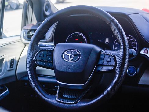 Used 2021 Toyota Sienna Platinum image 15