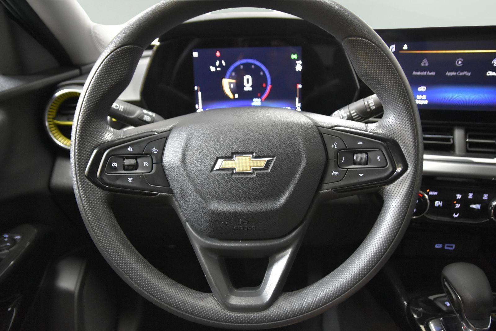 Used 2025 Chevrolet Trax LT FWD image 13