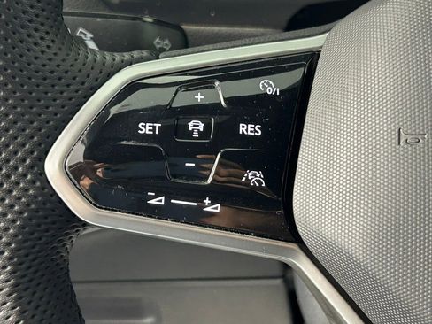 Used 2022 Volkswagen Tiguan SEL R-Line image 28