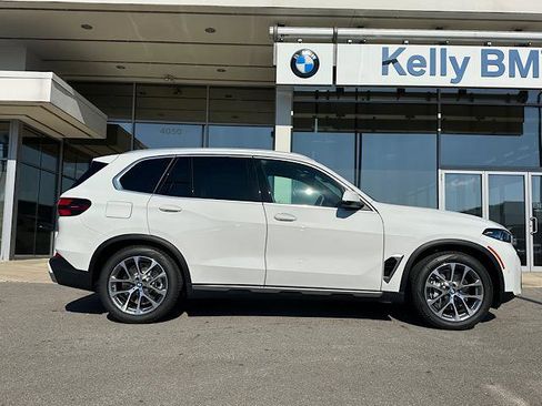 New 2026 BMW X5 xDrive50e image 2