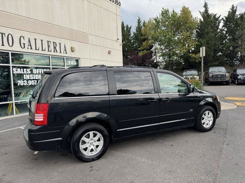 Used 2008 Chrysler Town & Country Touring FWD image 10
