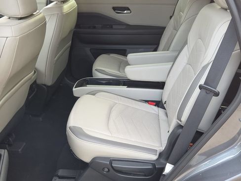Used 2022 Nissan Pathfinder Platinum w/ Cargo Package FWD image 13