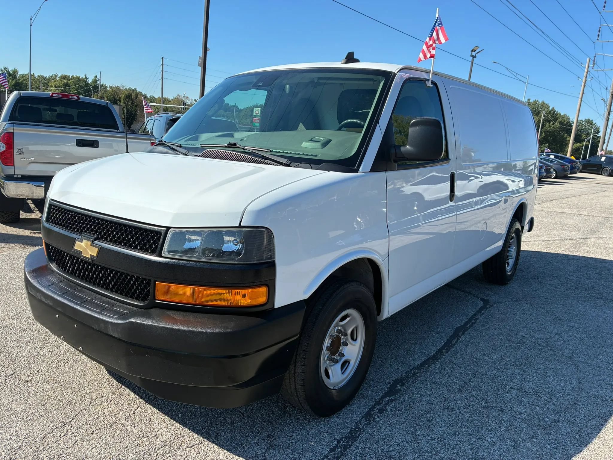 Used 2019 Chevrolet Express 2500 RWD image 3