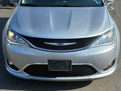 Used 2020 Chrysler Pacifica Touring-L image 36