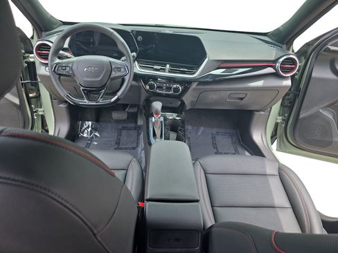 Used 2024 Chevrolet Trax RS w/ Sunroof Package FWD image 9