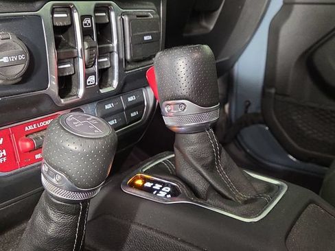 Used 2024 Jeep Gladiator Mojave AWD/4WD image 21