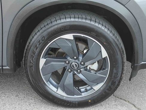 Used 2025 Nissan Rogue SV FWD image 14