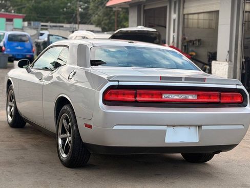 Used 2010 Dodge Challenger SE RWD image 7