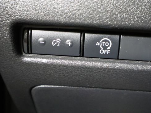 Used 2023 Nissan Rogue S image 37