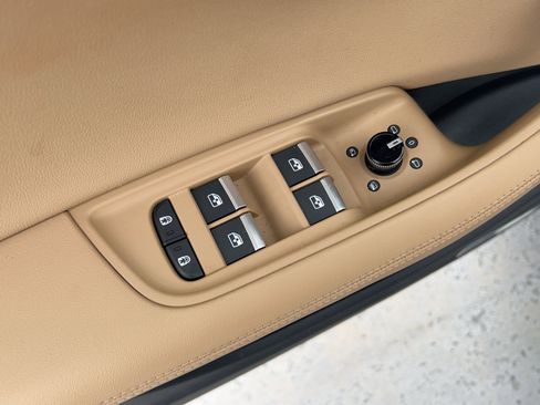 Used 2023 Audi Q8 Premium Plus image 20