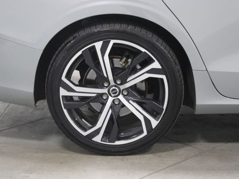 Used 2024 Volvo S60 B5 Core FWD image 13