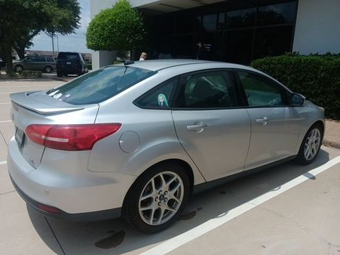 Used 2015 Ford Focus SE w/ Equipment Group 201A FWD image 3
