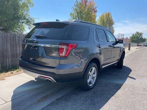 Used 2017 Ford Explorer XLT AWD/4WD image 5