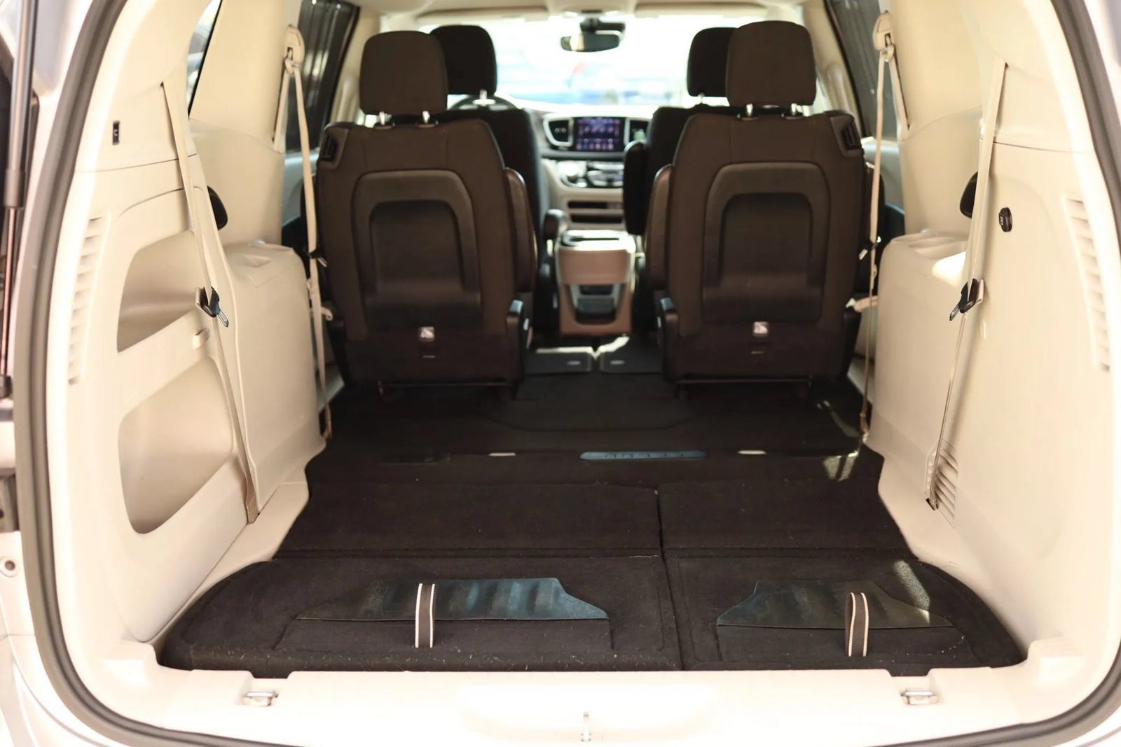 Used 2020 Chrysler Pacifica Touring w/ Advanced Safetytec Group FWD image 37