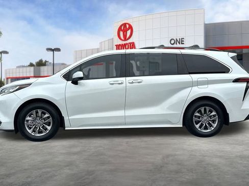 Used 2022 Toyota Sienna XLE w/ XLE Plus Package image 8