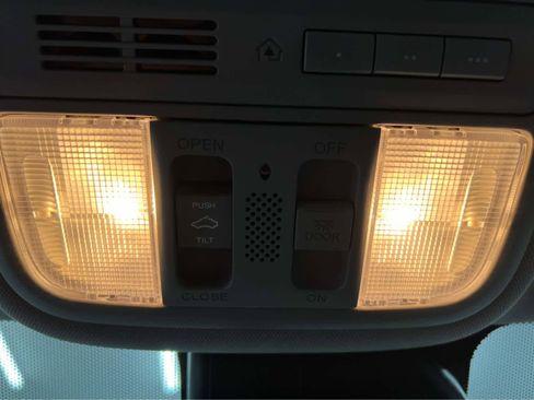 Used 2017 Honda Odyssey EX-L image 18