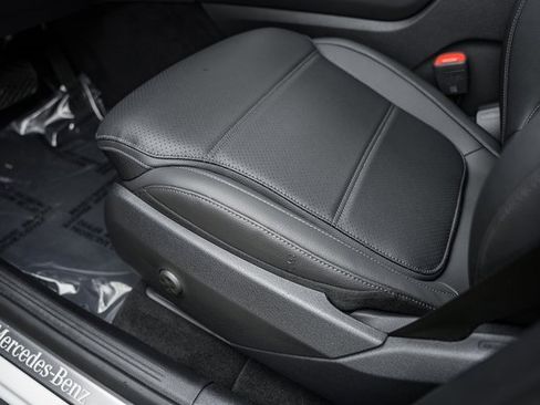 New 2025 Mercedes-Benz GLC 350e 4MATIC image 32