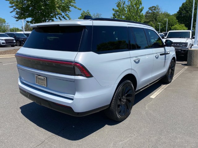 New 2026 Lincoln Navigator Reserve w/ Jet Appearance Package AWD/4WD image 28