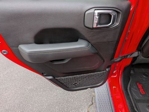 Used 2020 Jeep Gladiator Overland image 24