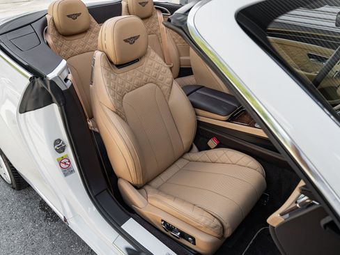 Used 2020 Bentley Continental GT image 4