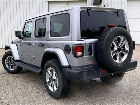 Used 2021 Jeep Wrangler Unlimited Sahara w/ Uconnect 4C Nav & Sound Group AWD/4WD image 3