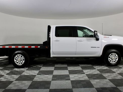 Used 2023 Chevrolet Silverado 3500 LT w/ Convenience Package image 9