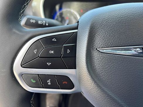 Used 2025 Chrysler Voyager LX FWD image 15