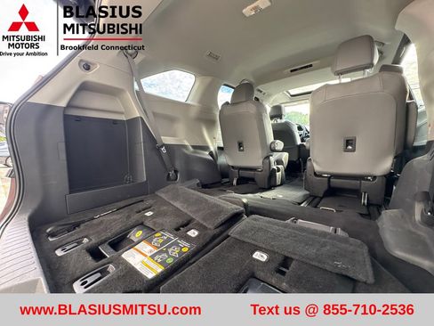 Used 2022 Toyota Sienna XLE AWD/4WD image 56