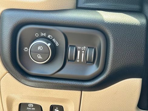 Used 2019 RAM 1500 Big Horn AWD/4WD image 41