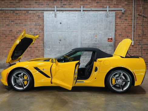 Used 2014 Chevrolet Corvette Stingray Convertible w/ 3LT Preferred Equipment Group RWD image 27