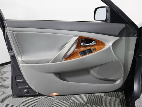 Used 2010 Toyota Camry XLE image 12