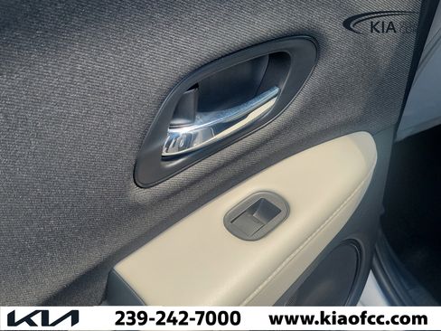 Used 2022 Honda HR-V LX image 13