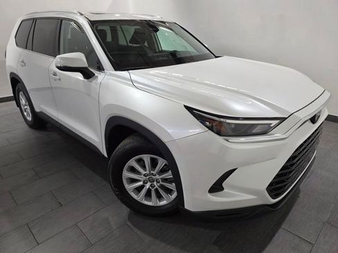 Used 2024 Toyota Grand Highlander AWD image 7