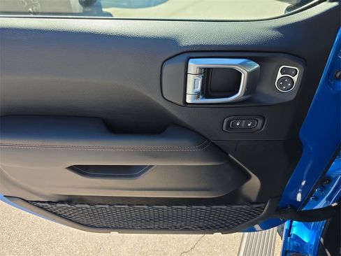 Used 2022 Jeep Gladiator Mojave w/ LED Lighting Group image 18