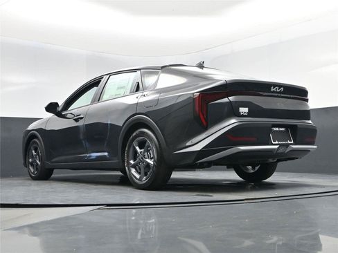 New 2025 Kia K4 LXS image 12