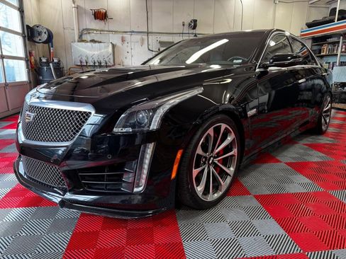 Used 2018 Cadillac CTS V w/ Luxury Package image 3
