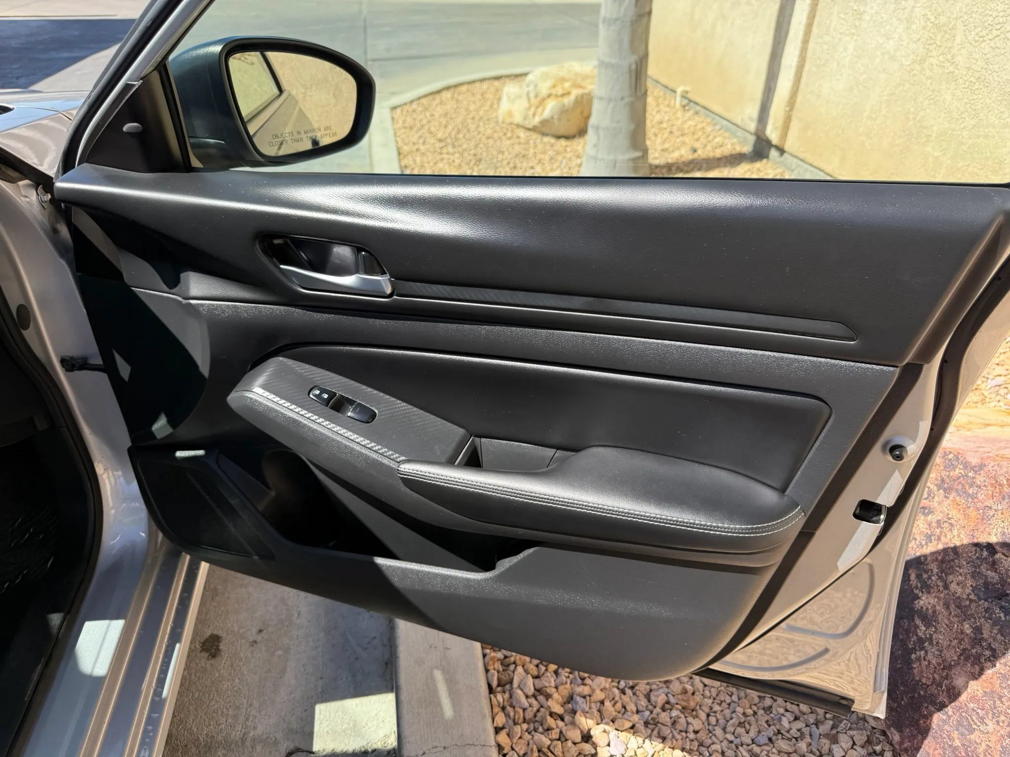 Used 2024 Nissan Altima 2.5 SV FWD image 13