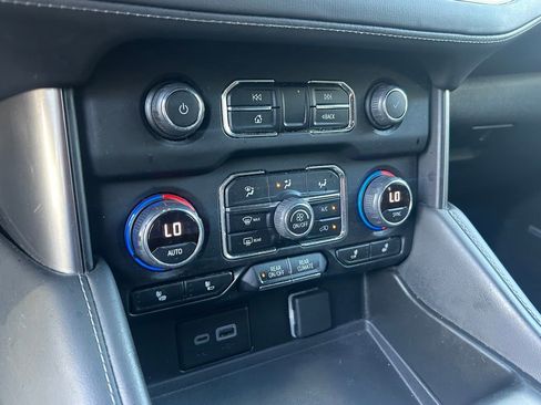 Used 2023 Chevrolet Suburban LT image 35