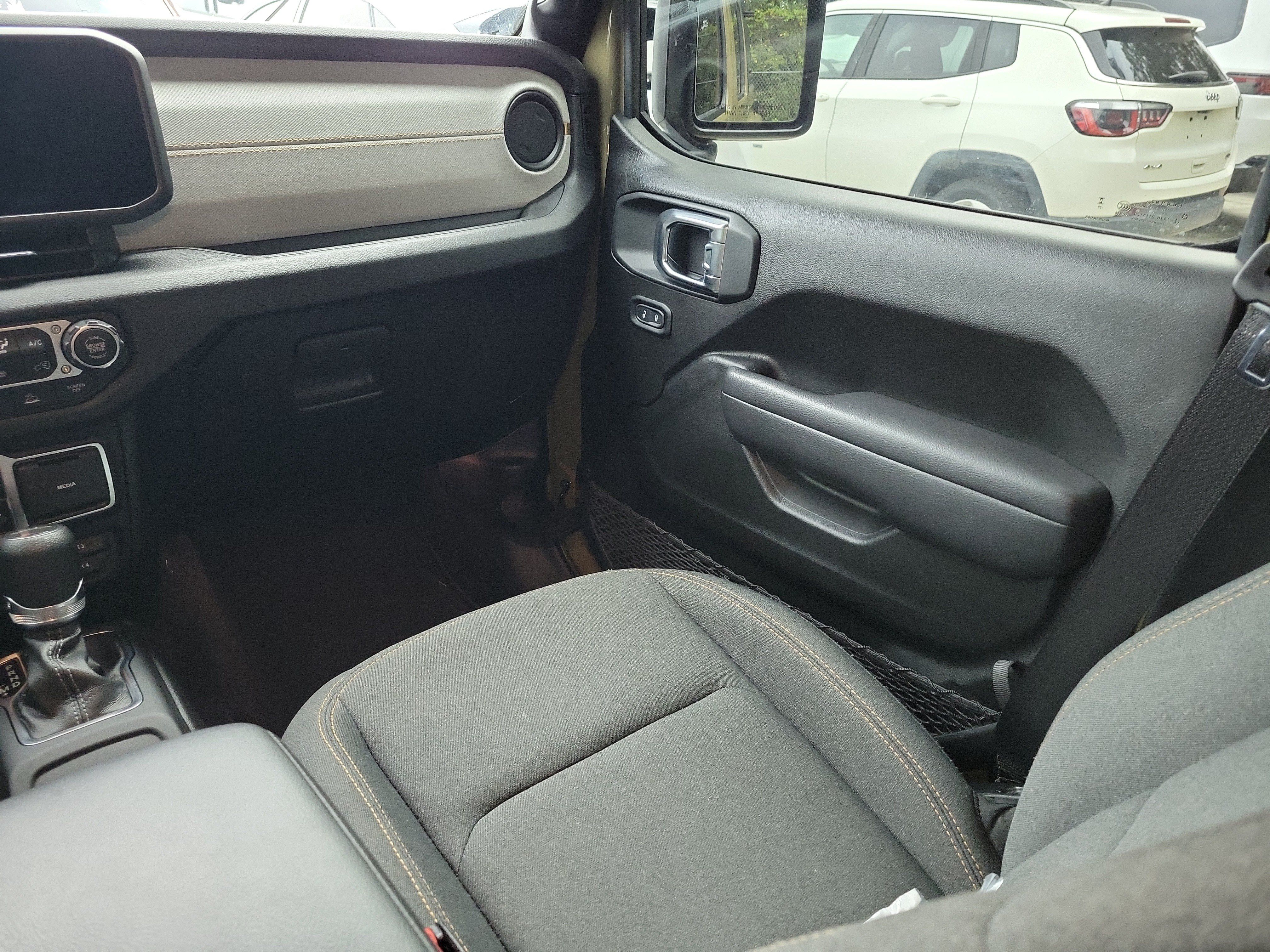 Used 2025 Jeep Gladiator Sport AWD/4WD image 13