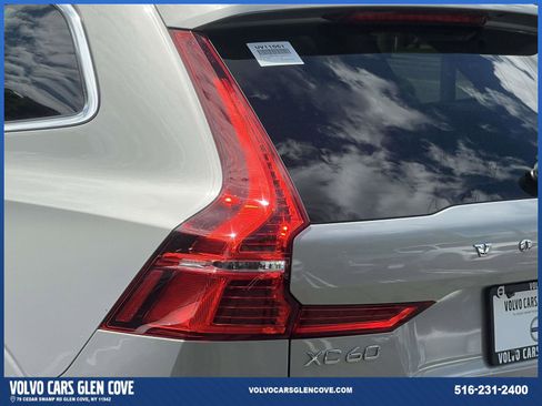 Used 2023 Volvo XC60 B5 Plus w/ Climate Package AWD/4WD image 8