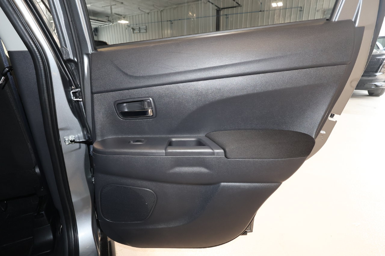 Used 2025 Mitsubishi Outlander Sport LE AWD/4WD image 18