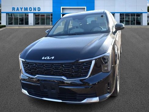 Used 2025 Kia Sorento S image 7